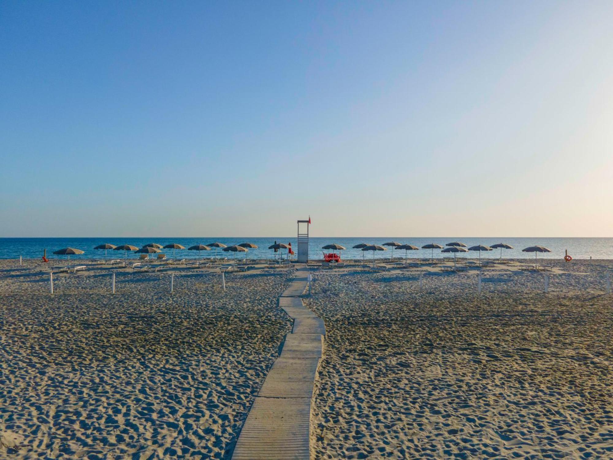 Hotel S'Arena Beach La Caletta Exterior photo