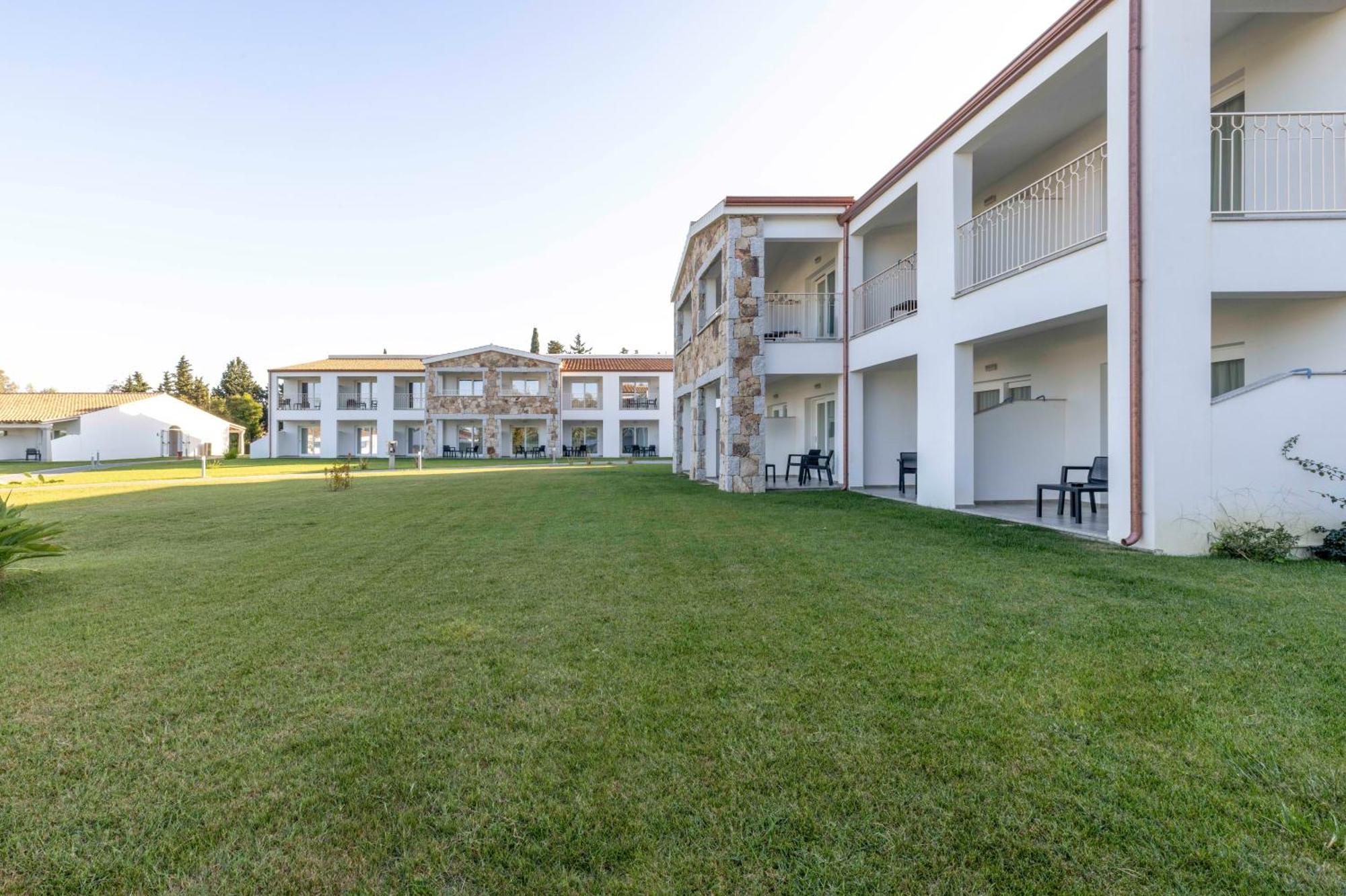 Hotel S'Arena Beach La Caletta Exterior photo