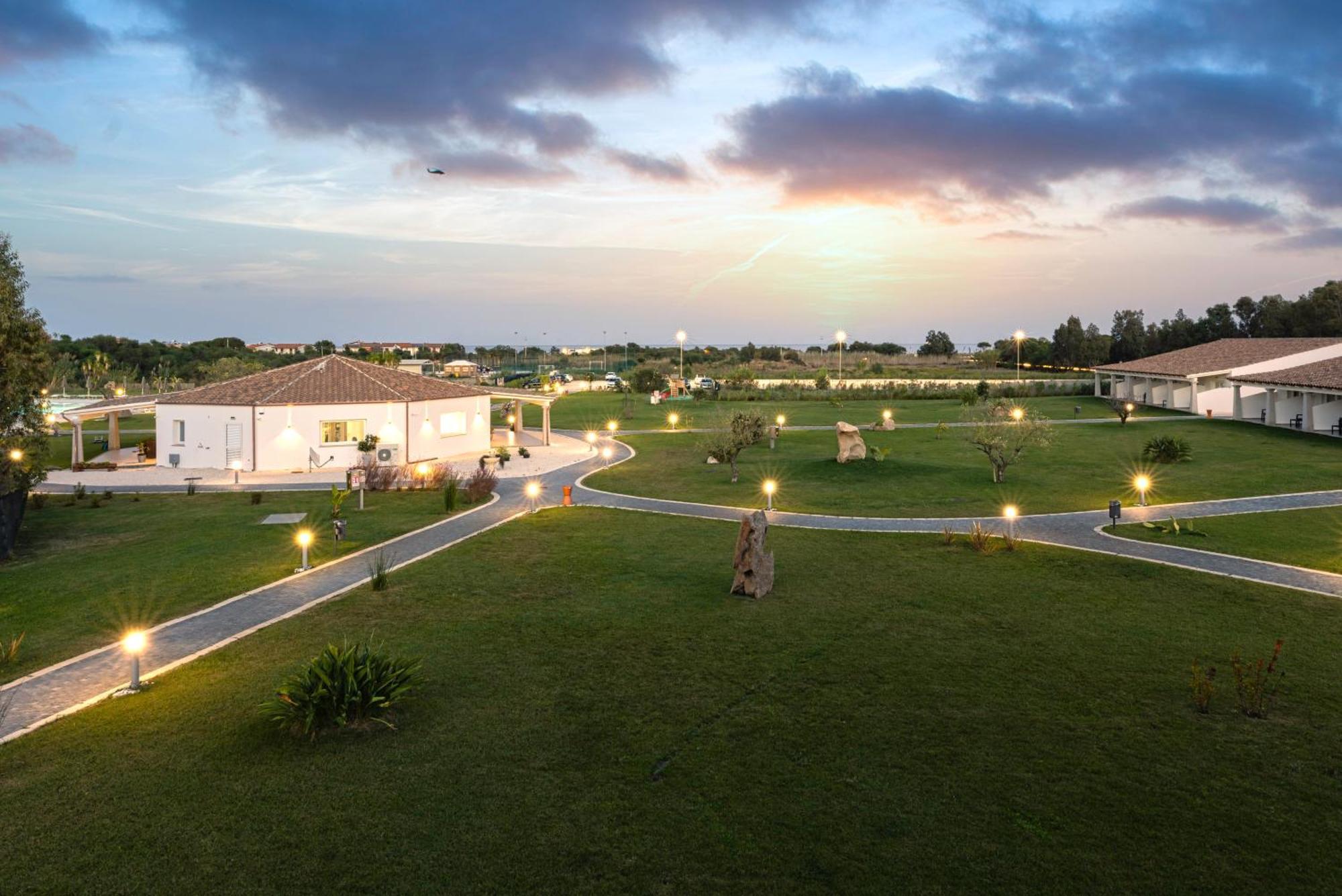 Hotel S'Arena Beach La Caletta Exterior photo