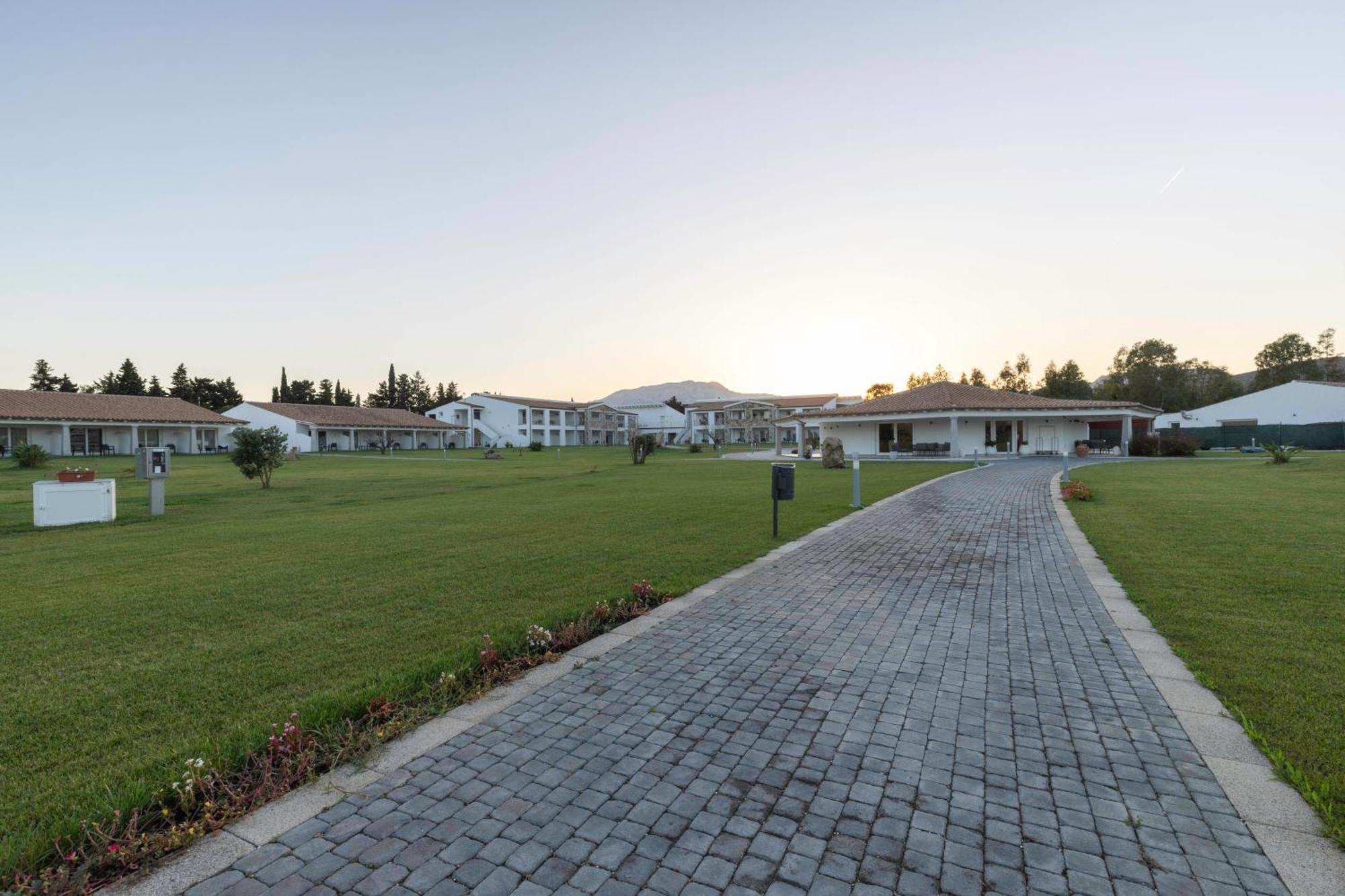 Hotel S'Arena Beach La Caletta Exterior photo