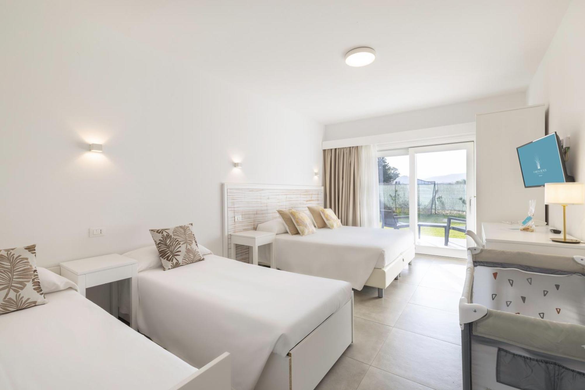 Hotel S'Arena Beach La Caletta Exterior photo